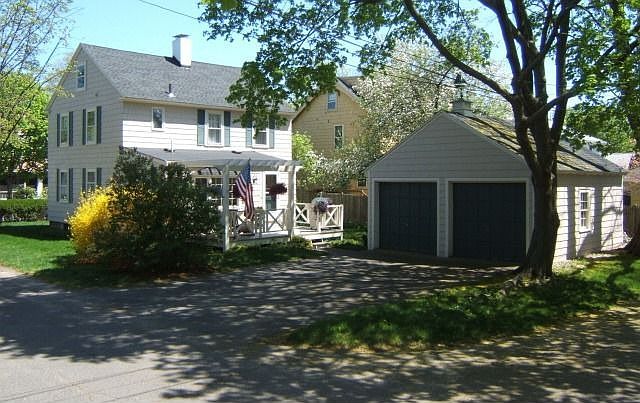 6 Laurel St - side