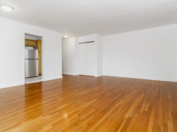 67-07 Yellowstone Boulevard image 3 of 6