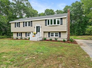 89 Oak St, Halifax, MA 02338