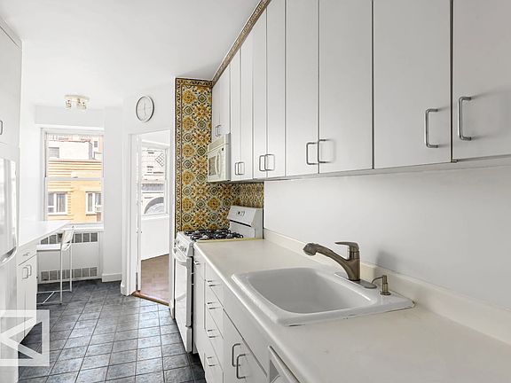 5th image of 150 E 77th St APT 7E