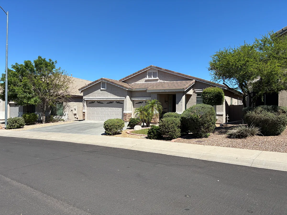 Building Photo - 10454 W Foothill Dr