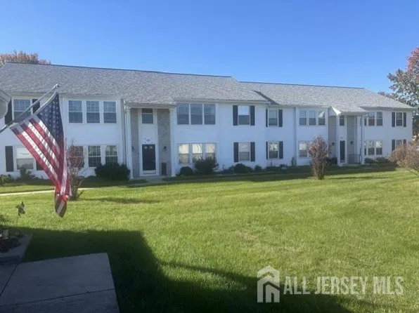 541 N Cornus Plz, Monroe Township, NJ 08831