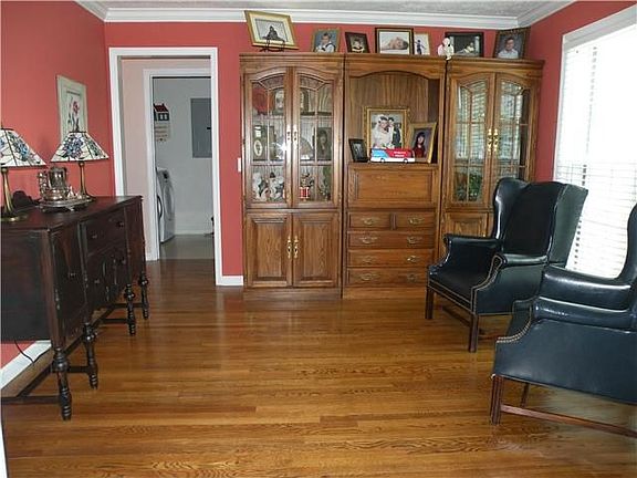 2nd image of 109 Pembroke Ct
