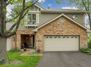 98 Country Club Dr, Bloomingdale, IL 60108