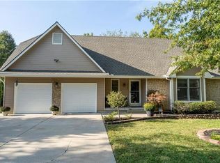 1025 NW Heatherwood Dr, Blue Springs, MO 64015