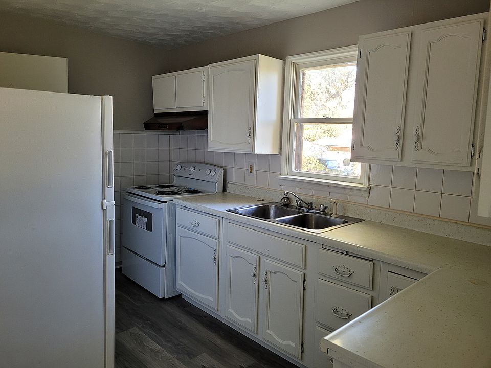 2nd image of 612 Main St APT B