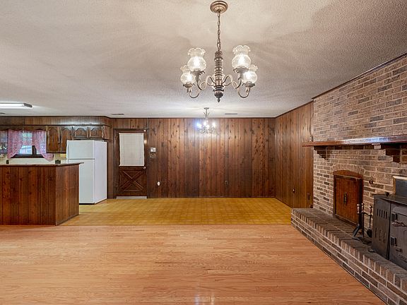 5th image of 572 Westbury Rd
