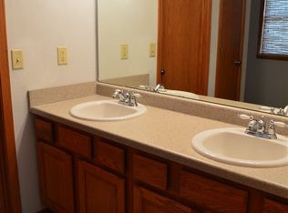 4250 Ardmoor Ln, Rockton, IL 61072