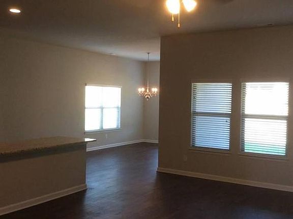 4th image of 629 Amrose Way