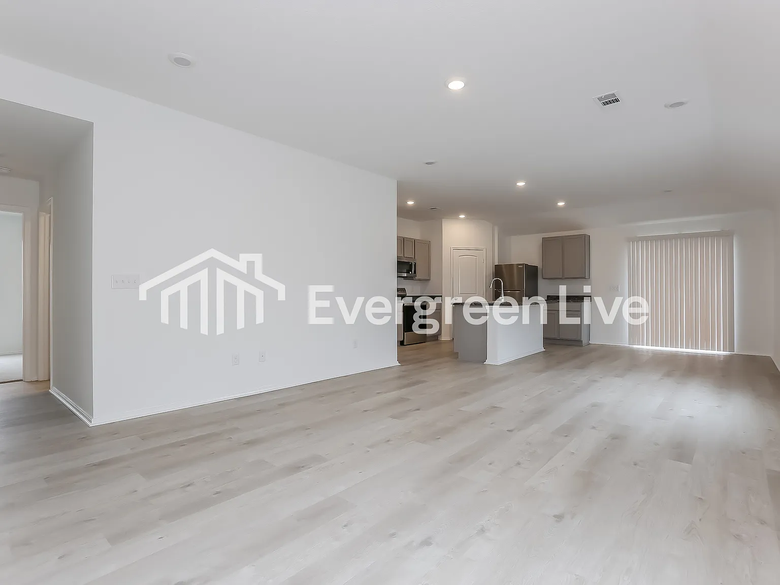 4 bed, 2.0 bath, 1496 sqft, $1,295 — Photo 4