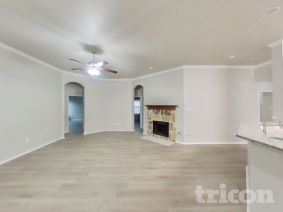 3rd image of 122 Starlight Dr
