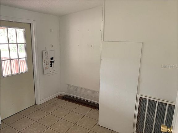 4th image of 31601 Spruce Dr