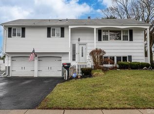 313 Suttons Ln, Edison, NJ 08817