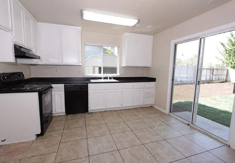 679 Cardoso Ct — Photo 2