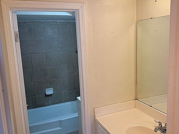 5th image of 1102 W Tri Oaks Ln #197