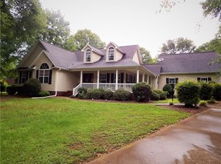 204 Meadow Ct, Honea Path, SC 29654