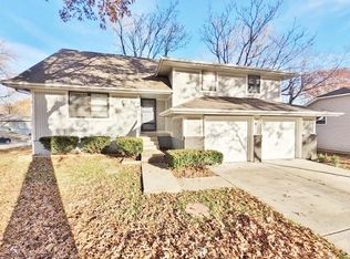 401 SW Ensley Ln, Lees Summit, MO 64081
