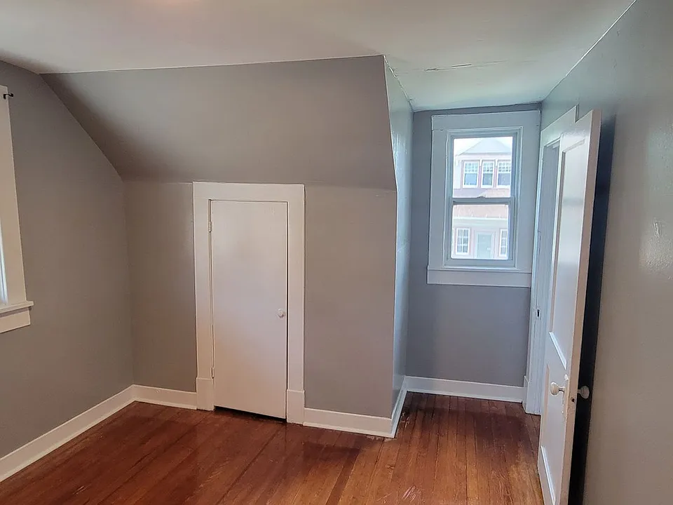 109 S 9th St