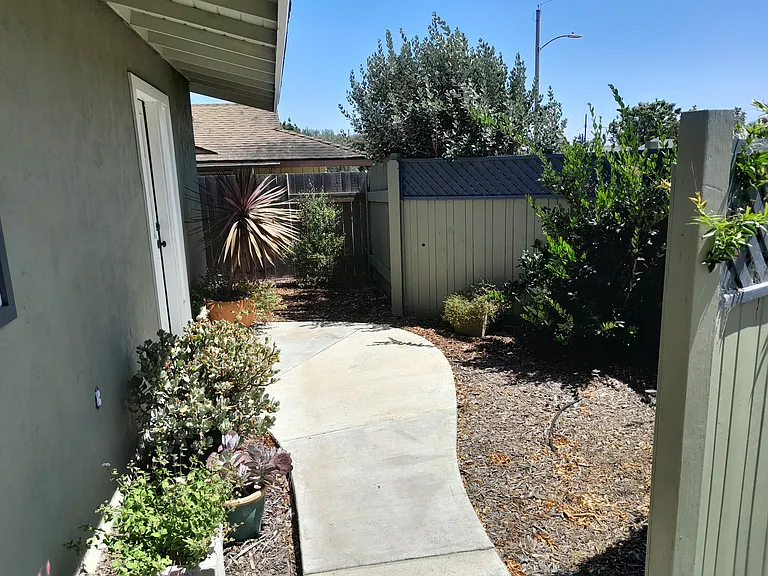 N San Mateo Ave — Photo 2