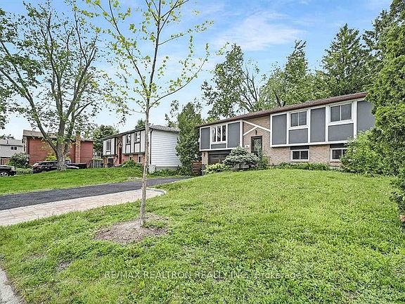 3rd image of 14 Chippawa Ct