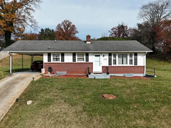 102 Oak Hill Dr, Madison Heights, VA 24572