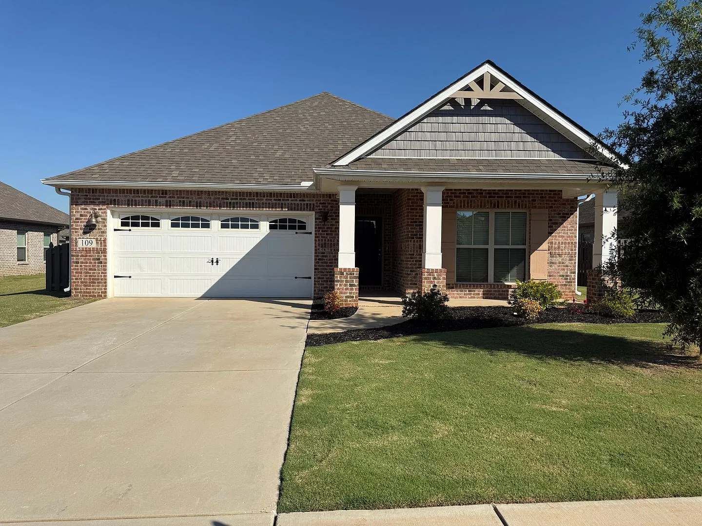 Charming Single-Family Home in The Crossings at River Landing Available Now! — Photo 4