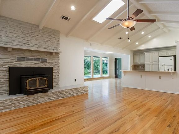 4th image of 1703 Brookhaven Dr