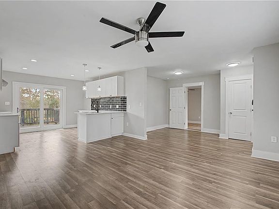 2nd image of 2835 Laguna Dr