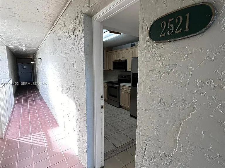 10000 NW 80th Ct #2521 — Photo 3