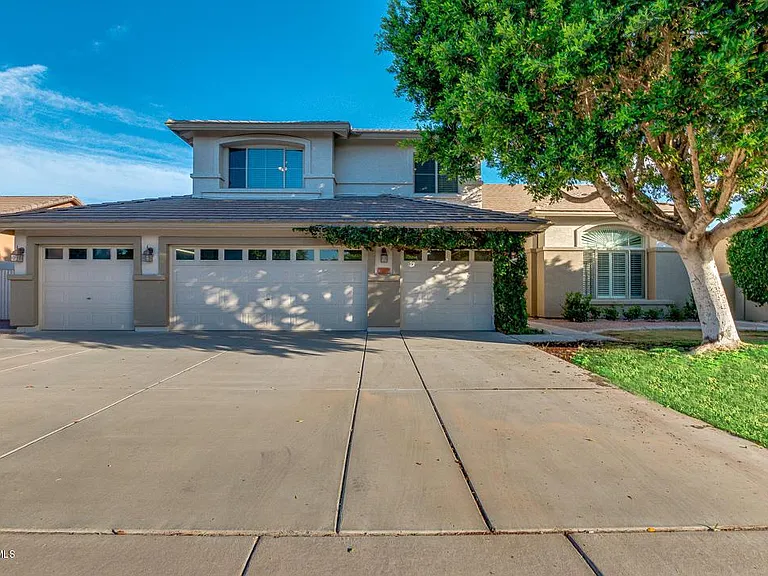 7057 W Greenbriar Dr — Photo 4