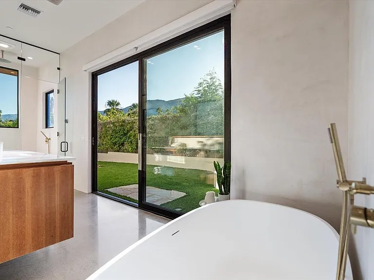 524 E Miraleste Ct — Photo 43