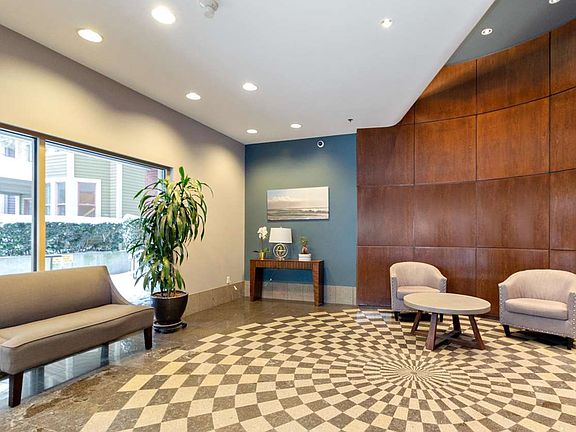 2nd image of 819 Hamilton St #403
