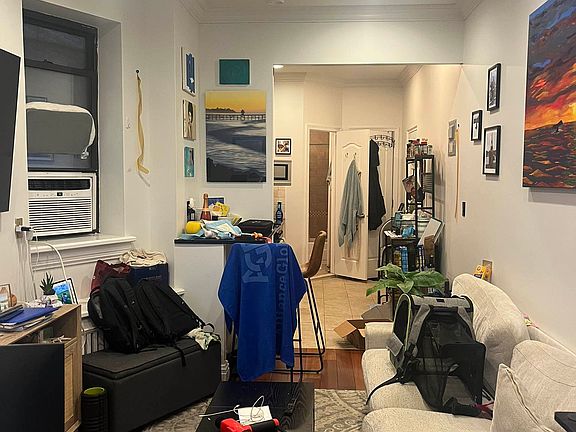 3rd image of 348 W 49th St APT 1B