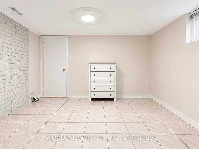 58 Lightwood Dr #LOWER — Photo 9