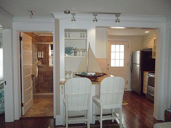 3rd image of 5600 Ocean Blvd Unit B
