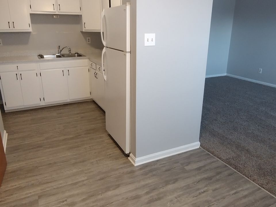New laminate flooring in kitchen, hallway & bathroom