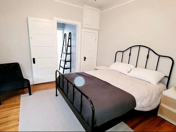 3rd image of 705 Iris St