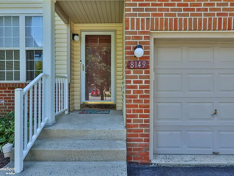 8149 Cross Creek Cir — Photo 2