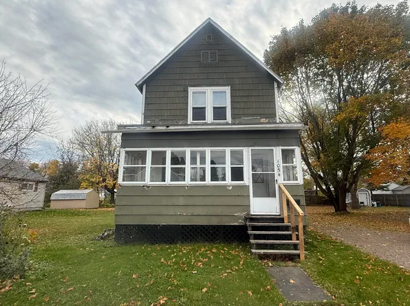 1054 Maple St, Sault Sainte Marie, MI 49783