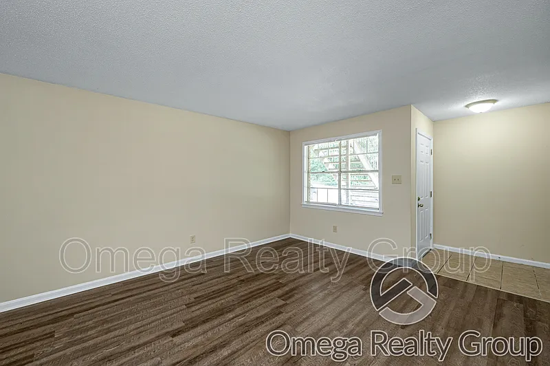Crestmont Apartments — Photo 2