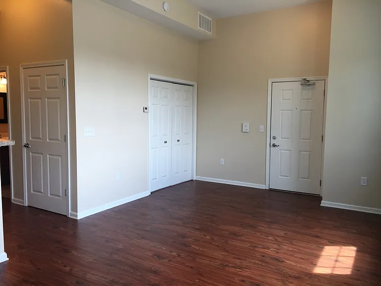 Morton Grad Apartments — Photo 31