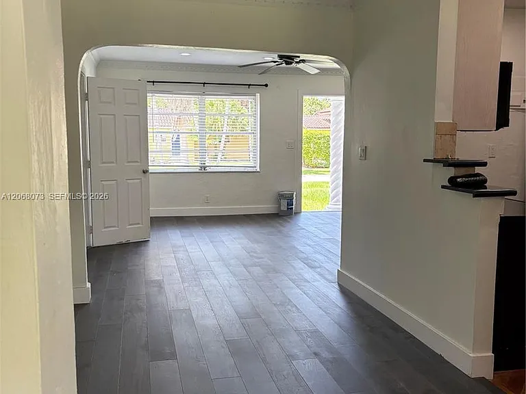 1422 Wiley St — Photo 3