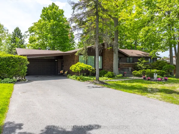 1009 Fairbairn St, Peterborough, ON K9K 1C1