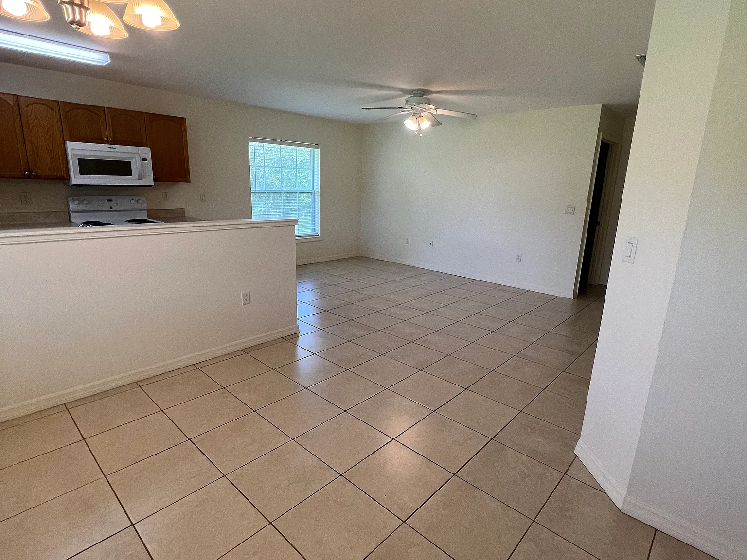 2 bed, 1200 sqft, $1,295 — Photo 3