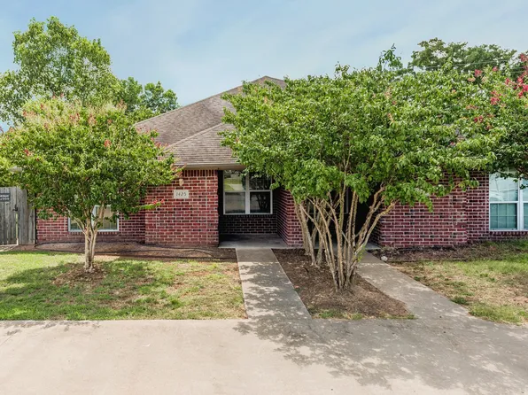 1427 Western Oaks Ct, Bryan, TX 77807