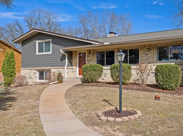 5955 Seamans Dr, Shorewood, MN 55331