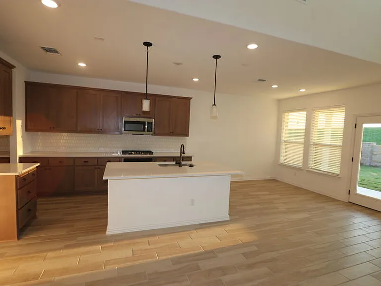 401 Mangold Dr — Photo 7
