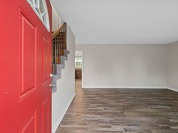 5th image of 410 Appleton Dr