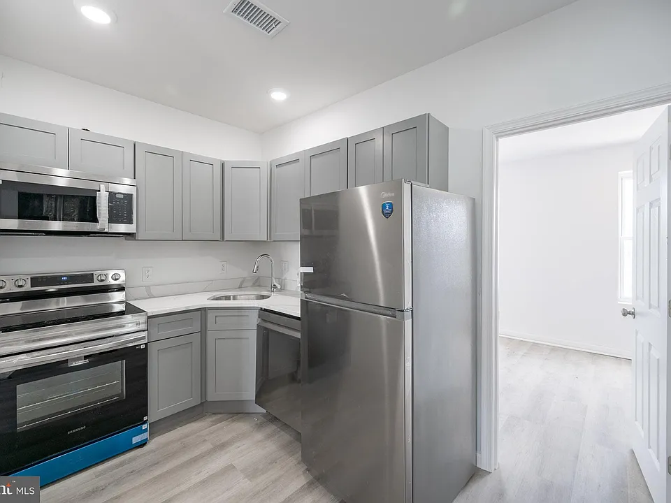 948 Belmont Ave #3