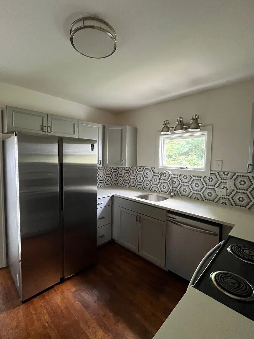 Brand New Top Of The Line Renovation Throughout. 4 Bed/3 Bath Close To Campus! — Photo 4